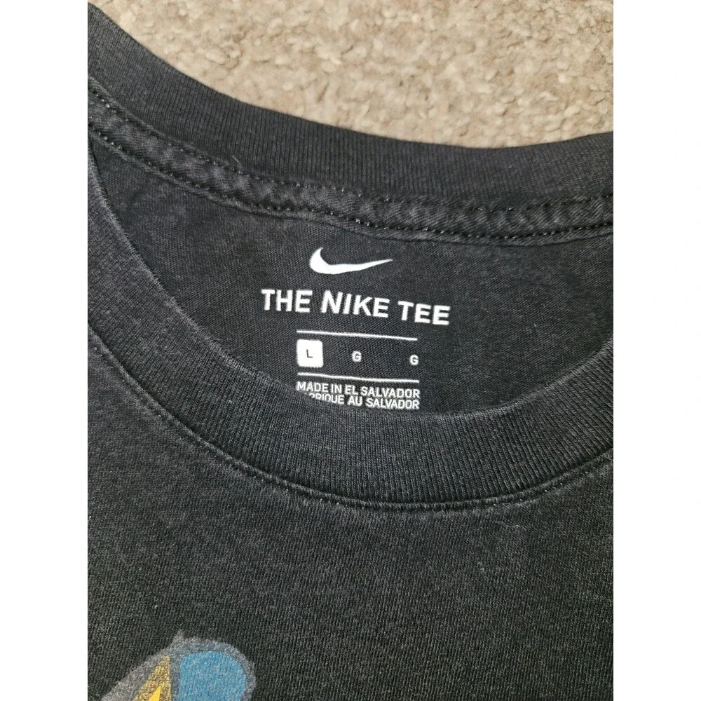Nike The Nike Tee Men’s L Black Crew Neck Short Sleeve Heart Graphic T-Shirt